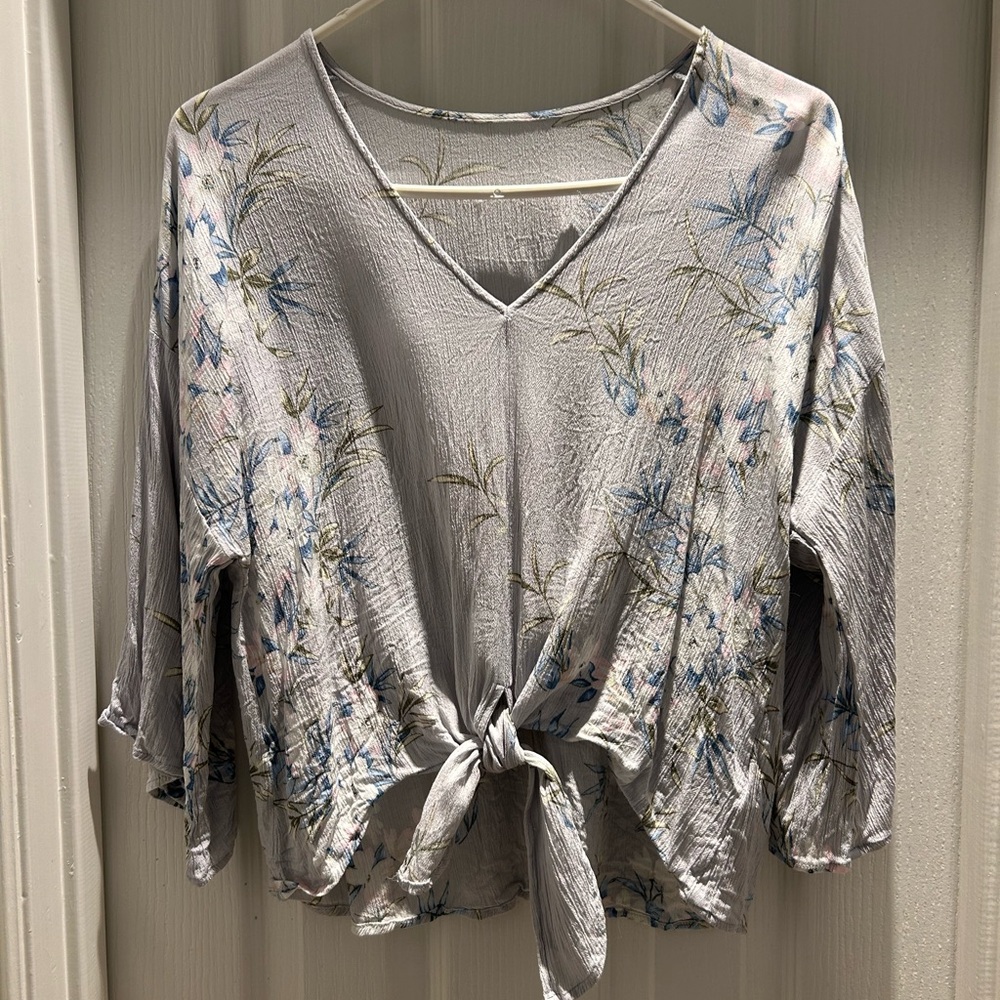 American Eagle Outfitters Gray Floral Tie-Front Crop Top